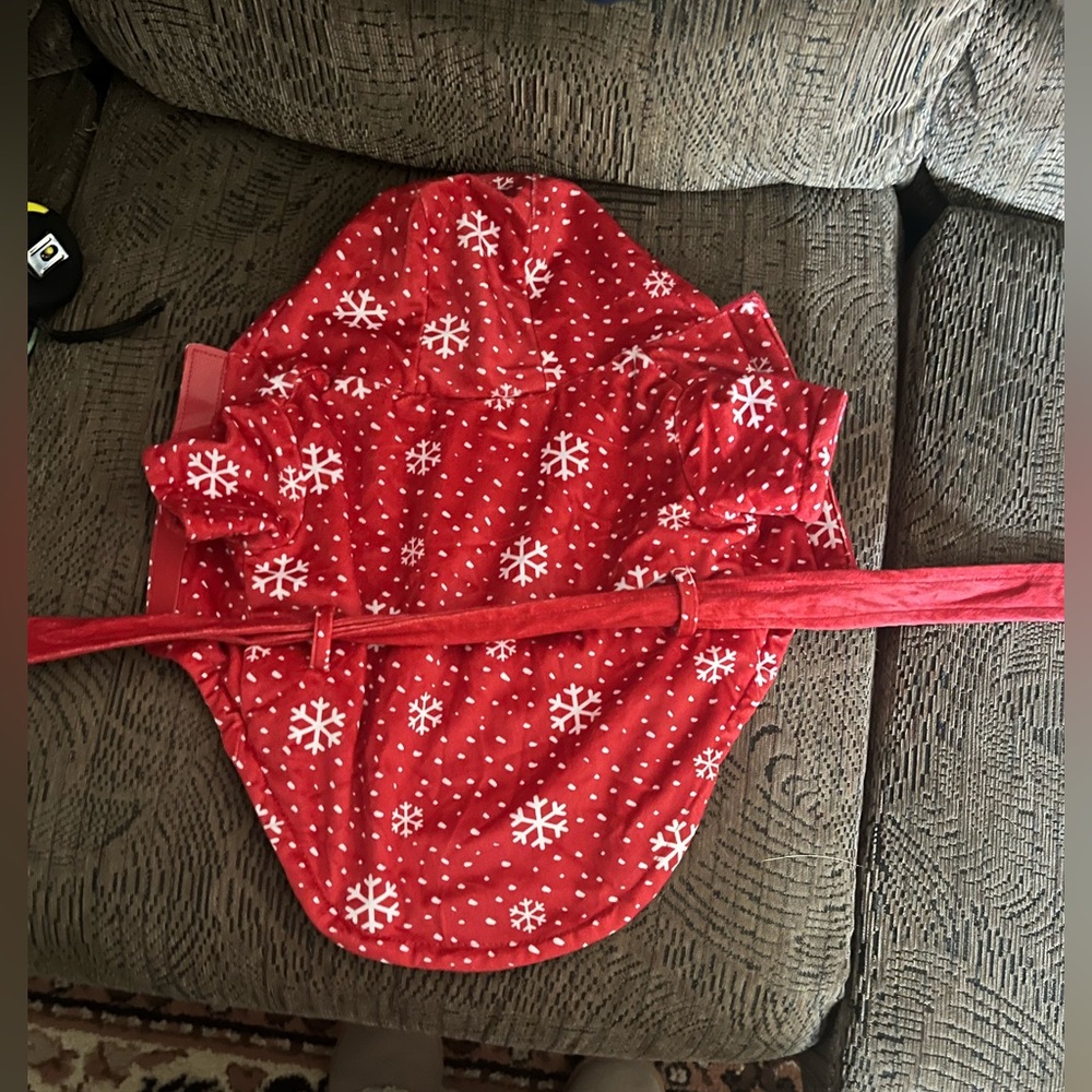 LuvGear M Red Christmas Pet Robe NWOT